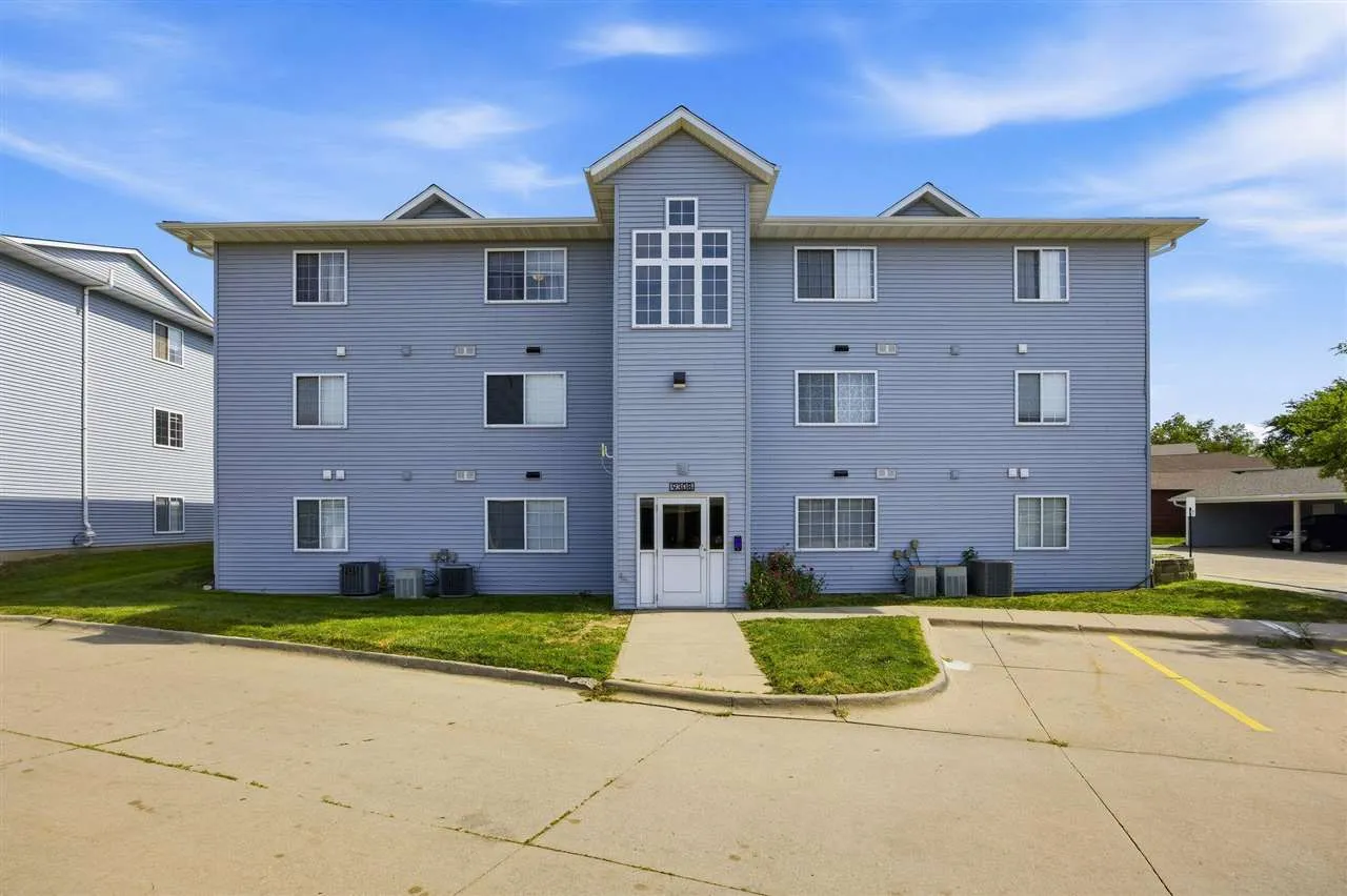 930B Boston Way Unit 1, Coralville, Iowa 52241 – Property Featured Image