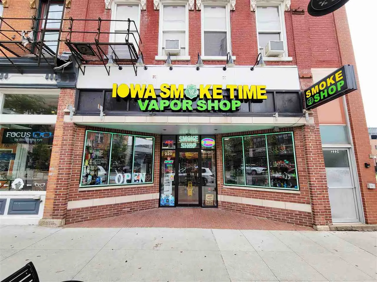220 E Washington St., Iowa City, Iowa 52240 – Property Featured Image