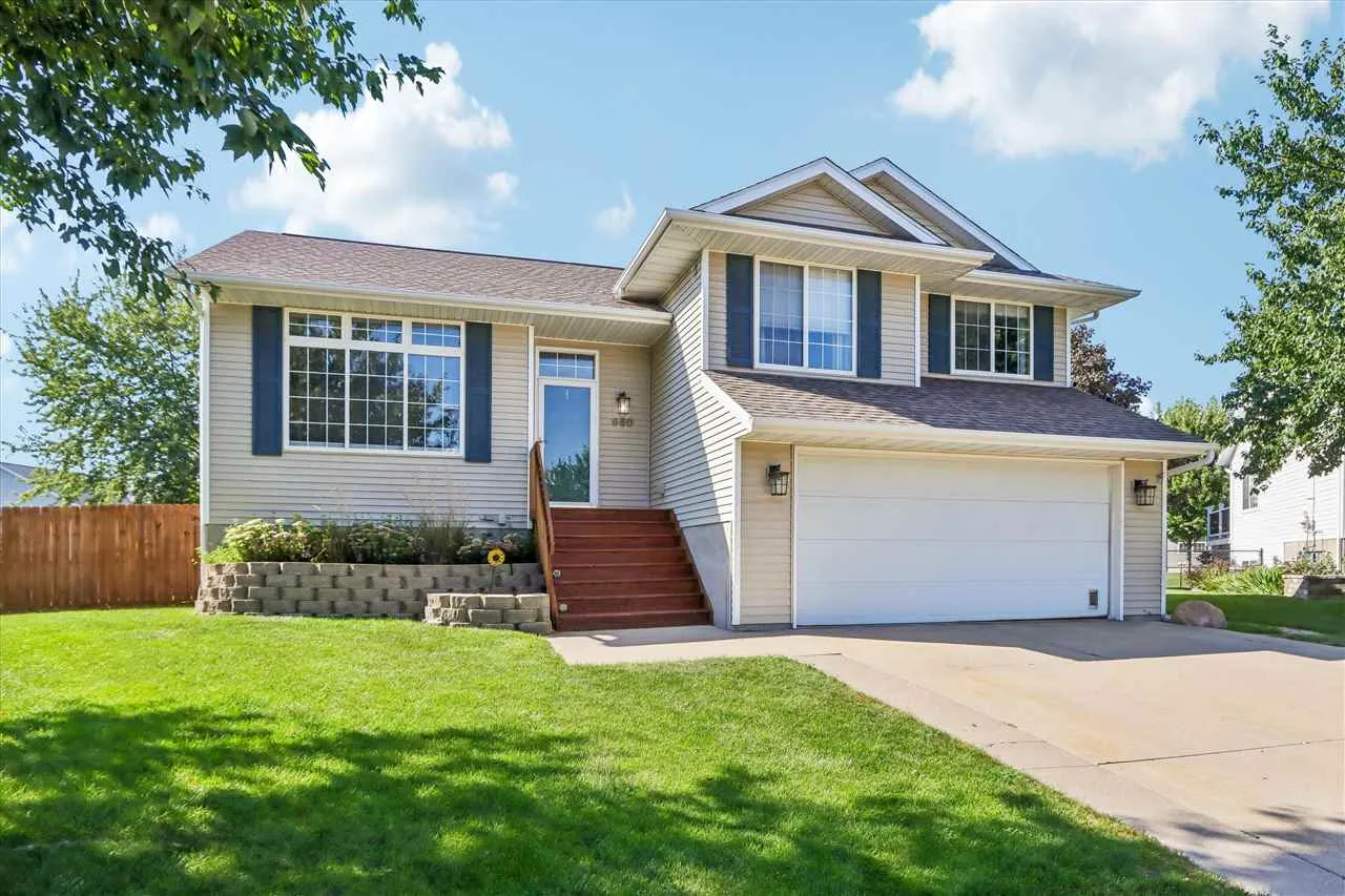 950 Augusta Circle, North Liberty, Iowa 52317 – Property Featured Image