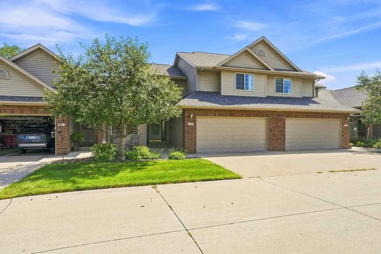 195 E Weston Dr, North Liberty, Iowa 52317 – Property Featured Image