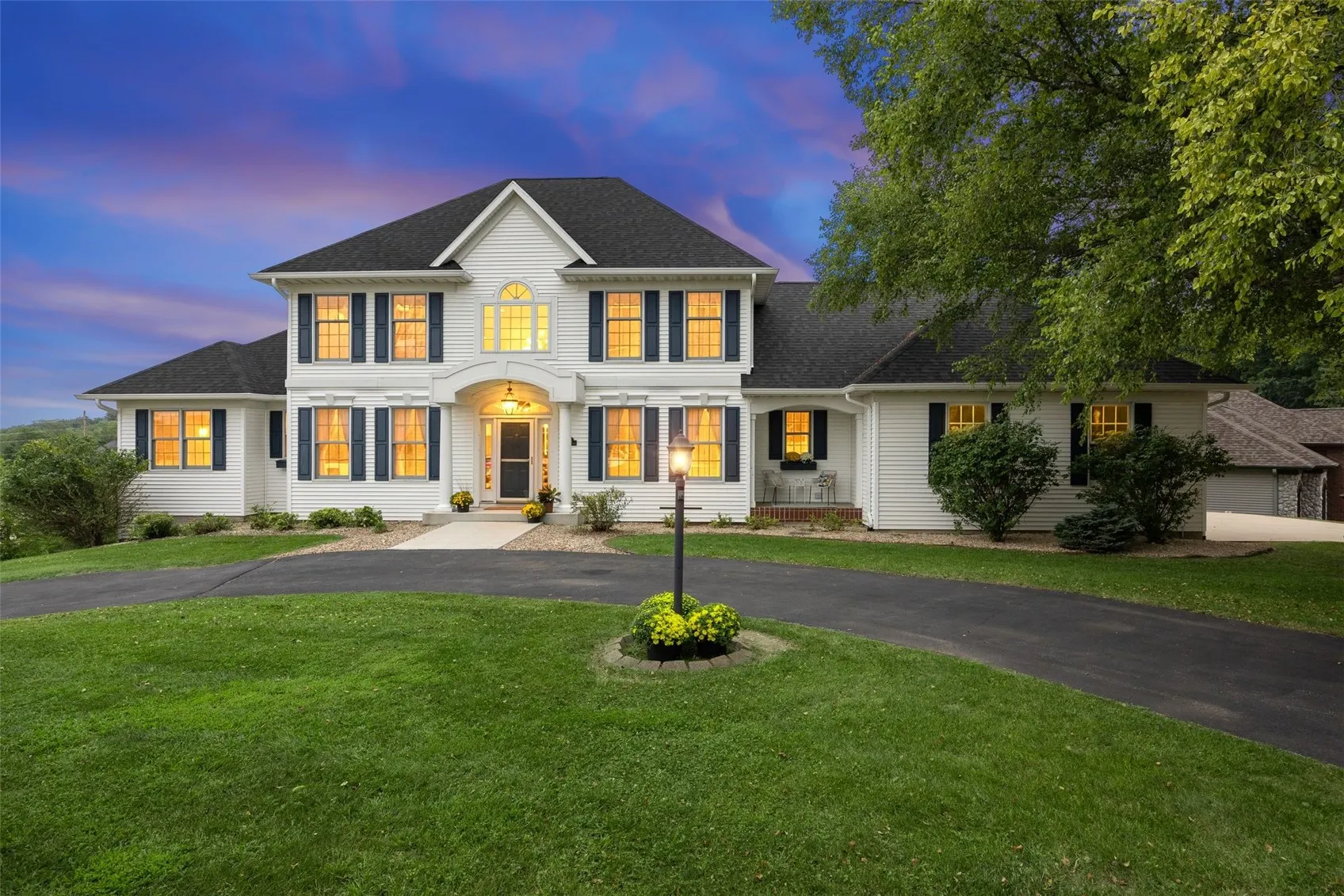 3826 Cedar Bluff Court NE, Cedar Rapids, Iowa 52411 – Property Featured Image