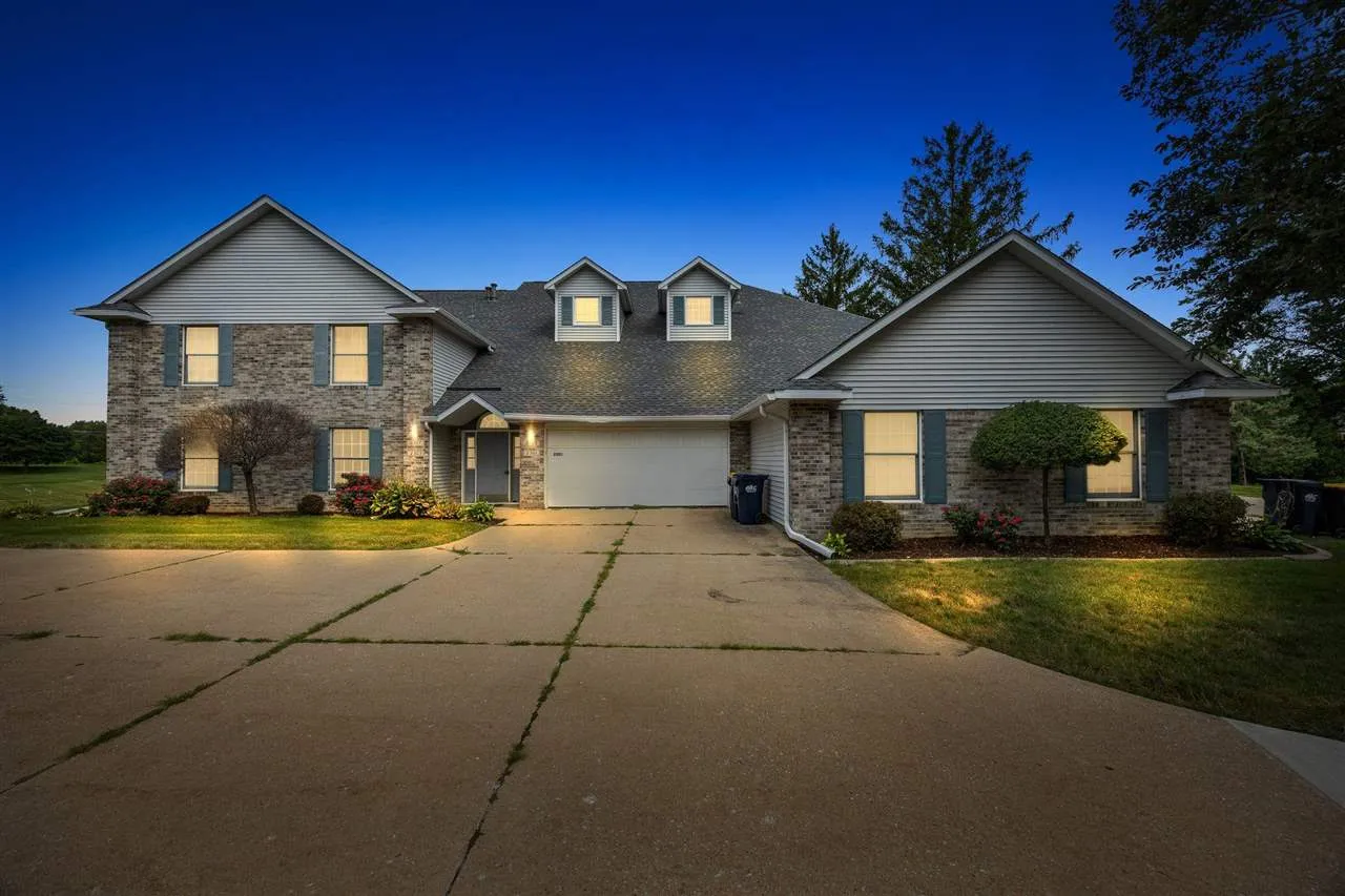 2301 Willowbrooke Ln, Iowa City, Iowa 52246 – Property Featured Image