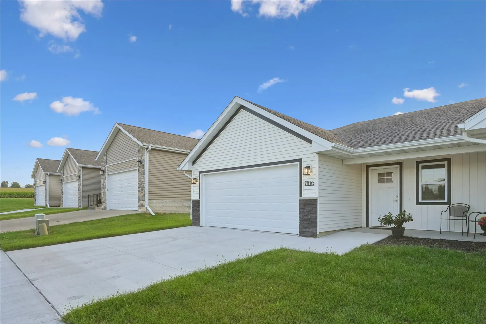7106 Waterview Dr, Cedar Rapids, Iowa 52404 – Property Featured Image