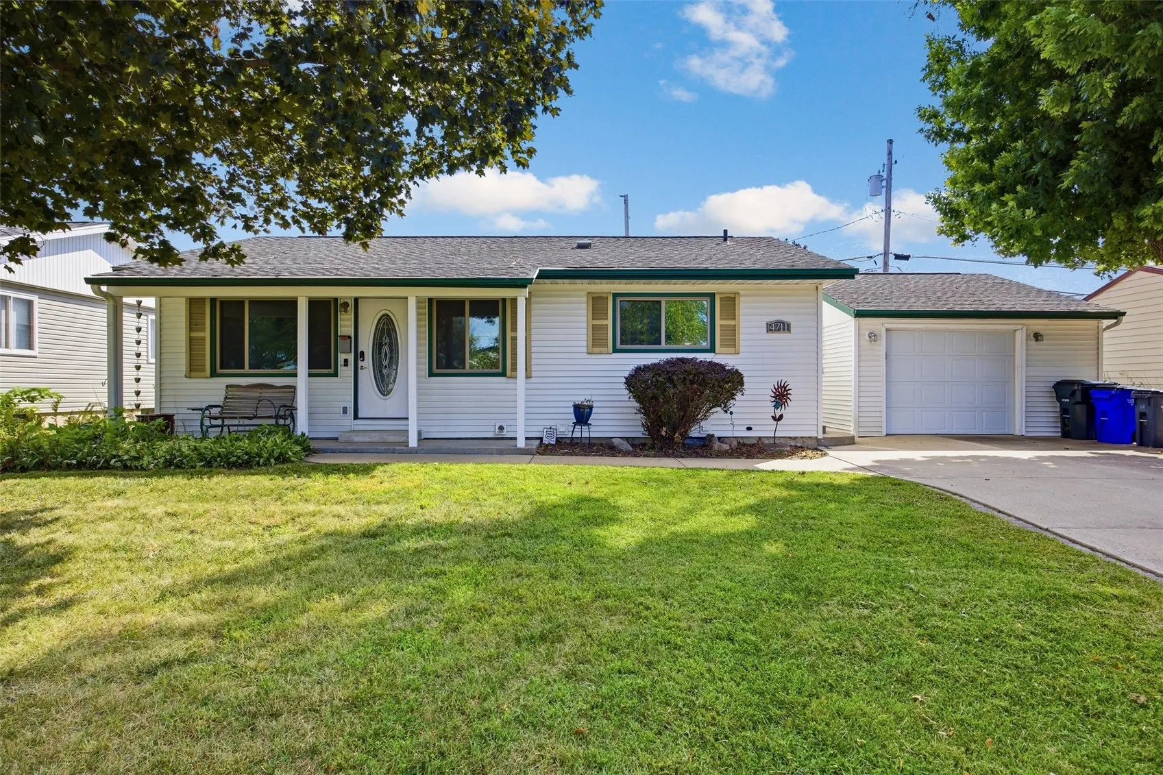 4711 F Ave NE, Cedar Rapids, Iowa 52402 – Property Featured Image