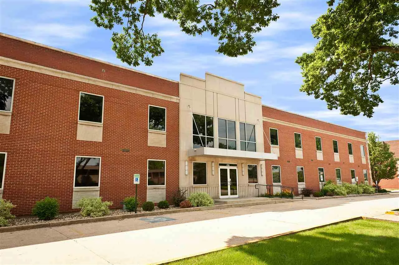 2720 NE 1st Ave Unit 300, Cedar Rapids, Iowa 52402 – Property Featured Image