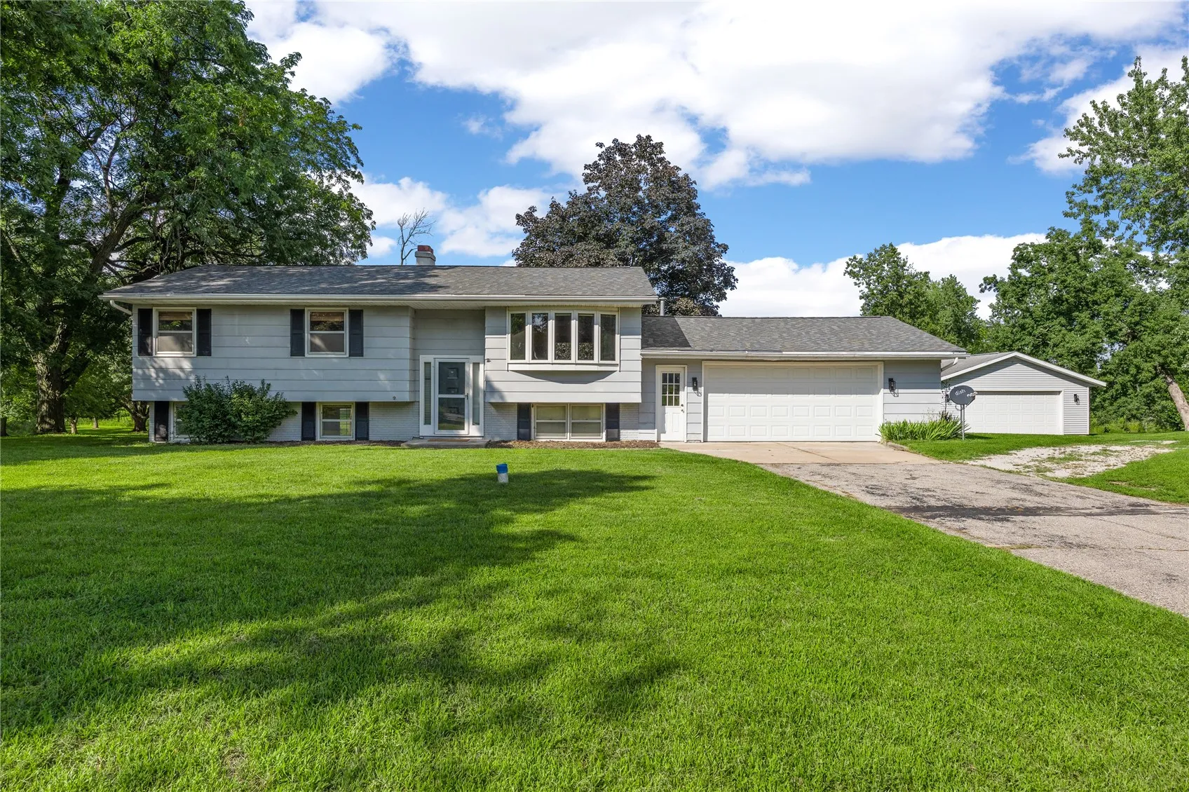 4390 Ridge Road, Cedar Rapids, Iowa 52411 – Property Featured Image