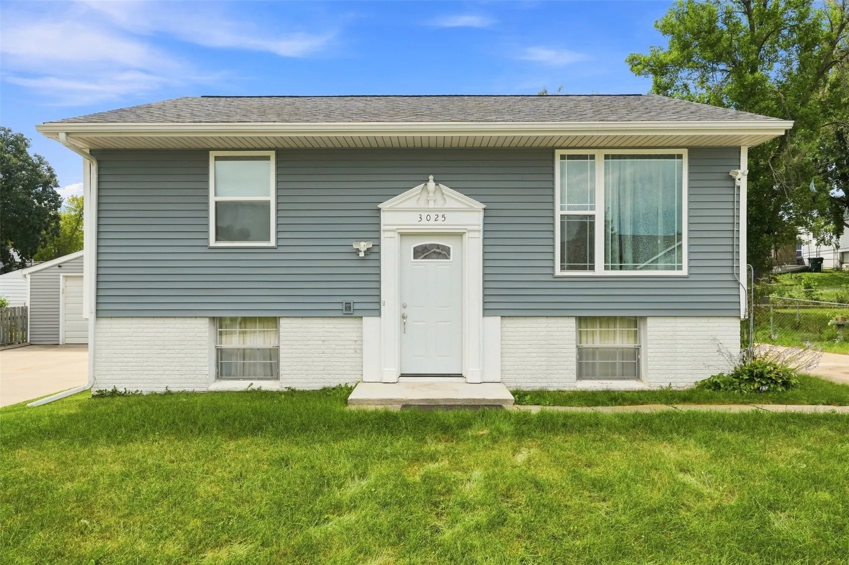 3025 29th Avenue SW, Cedar Rapids, Iowa 52404 – Property Featured Image