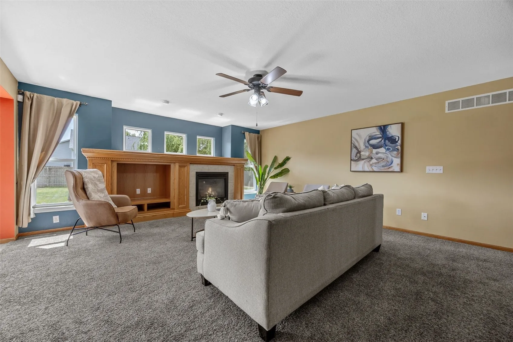 380 Oak Park Circle, Marion, Iowa 52302 – Property Featured Image