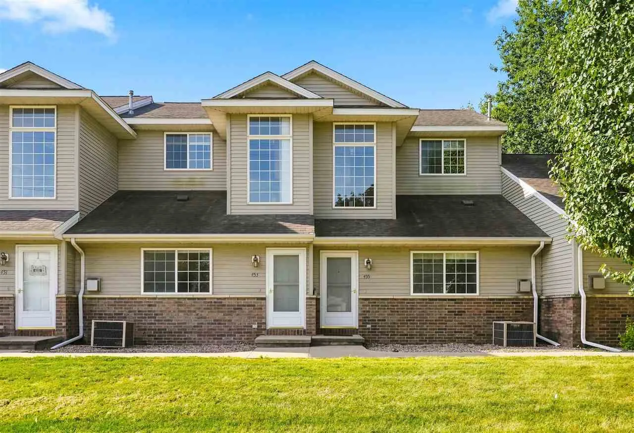 453 W Zeller St, North Liberty, Iowa 52317 – Property Featured Image