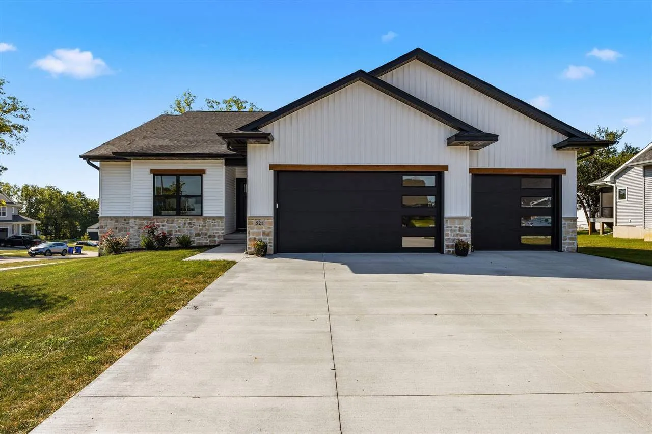 521 Elizabeth Ln, Tiffin, Iowa 52340 – Property Featured Image