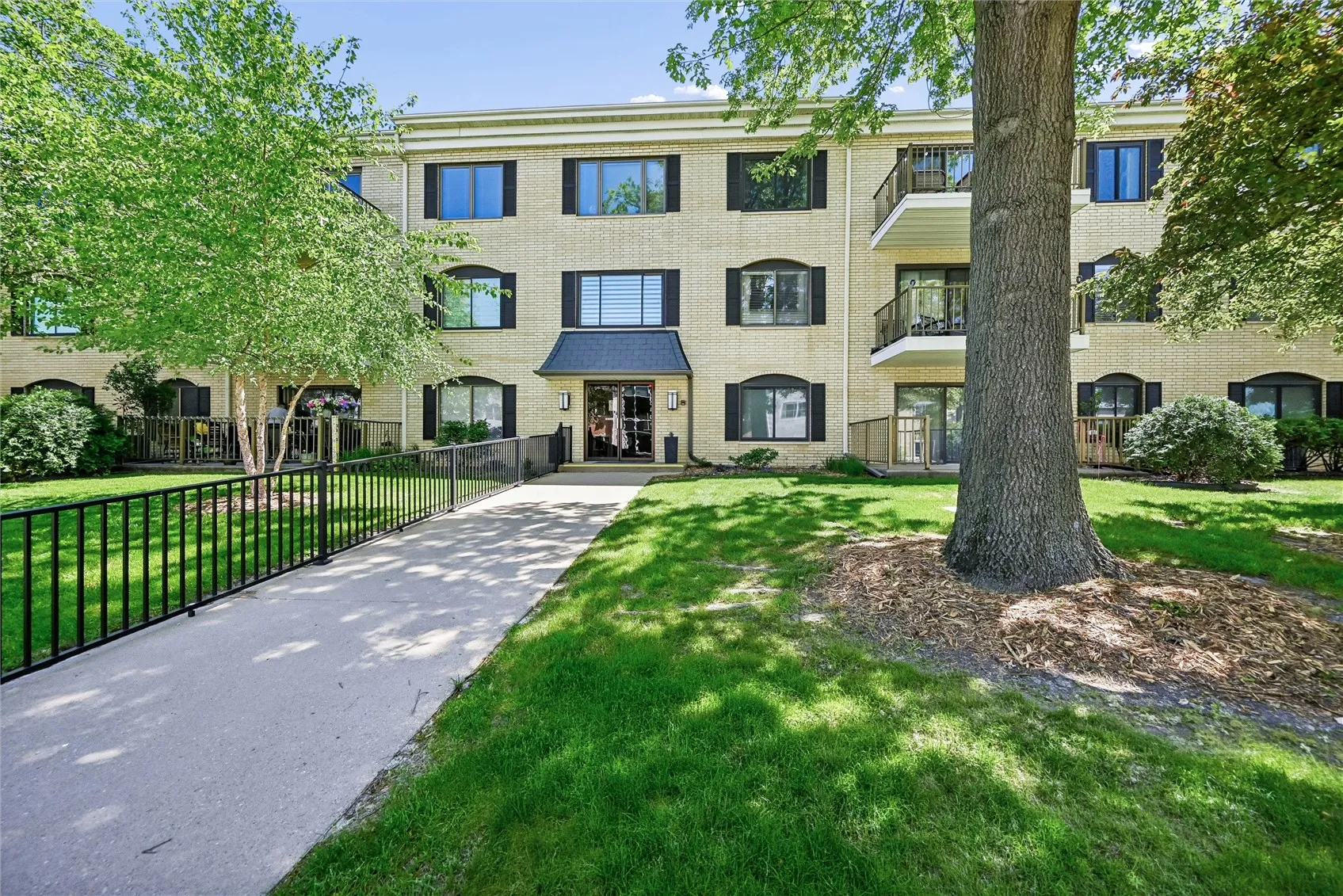 190 Cottage Grove Avenue SE Unit 208, Cedar Rapids, Iowa 52403 – Property Featured Image