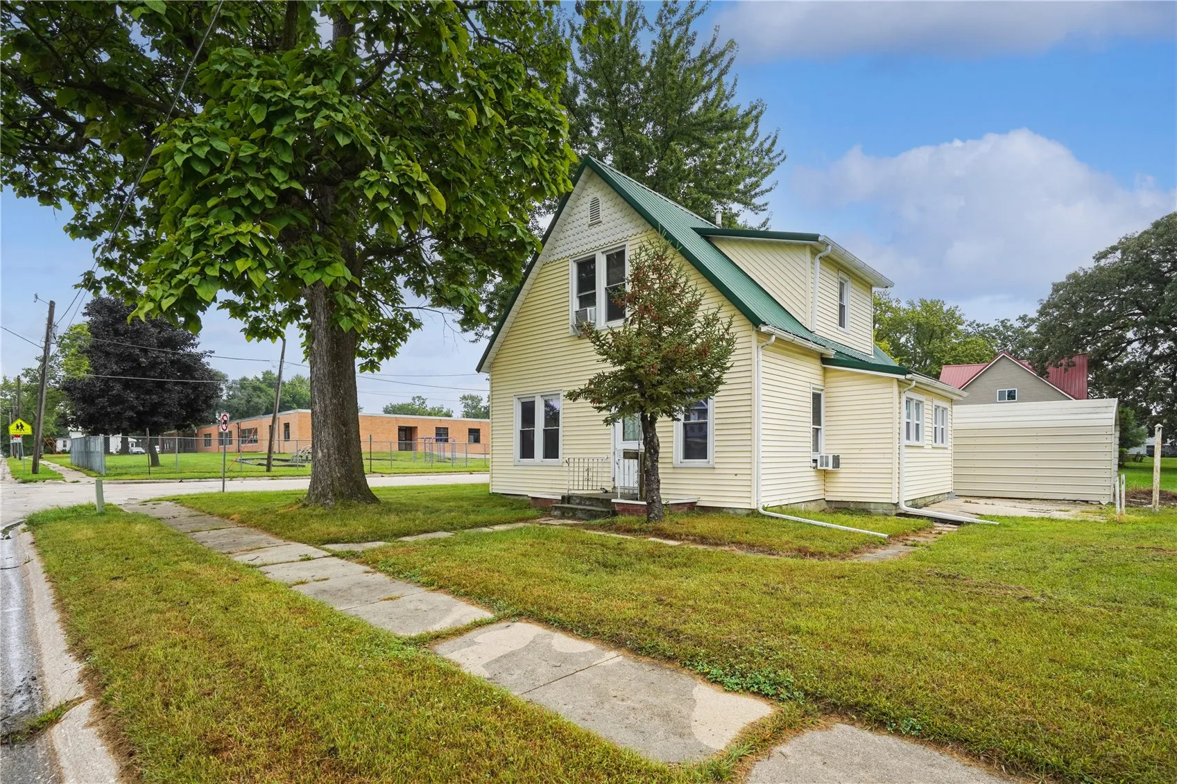 317 6th Avenue, Oelwein, Iowa 50662 – Property Featured Image
