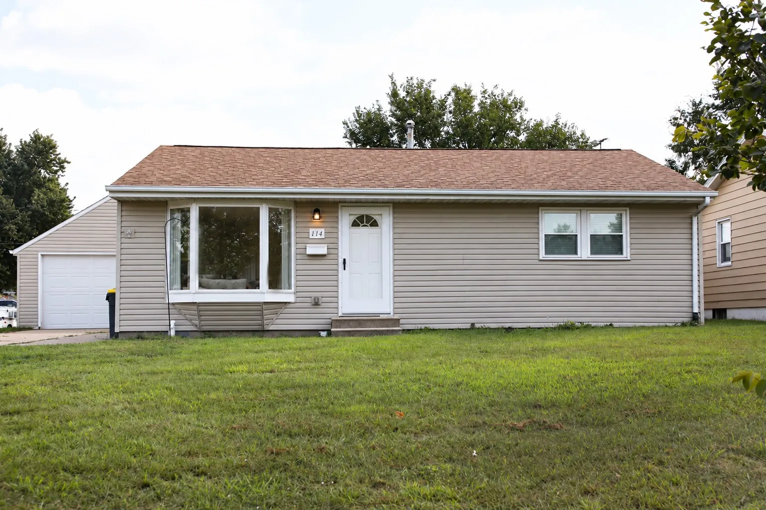 114 E Willman Street, Hiawatha, Iowa 52233 – Property Featured Image