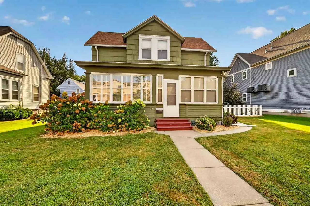 26 N Governor Street, Iowa City, Iowa 52245 – Property Featured Image
