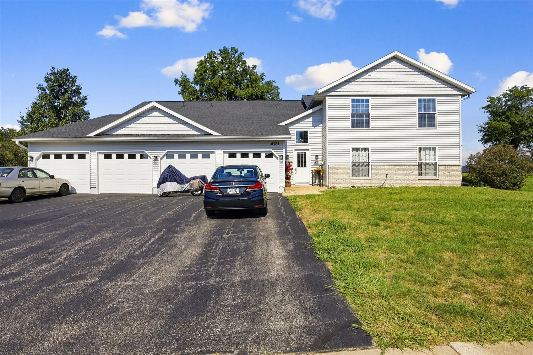 4131 Lexington Drive NE Unit B, Cedar Rapids, Iowa 52402 – Property Featured Image