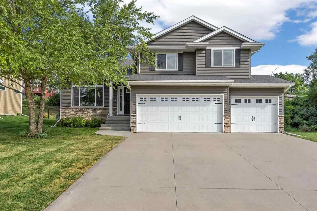 1900 Winterpark Pl, Coralville, Iowa 52241 – Property Featured Image