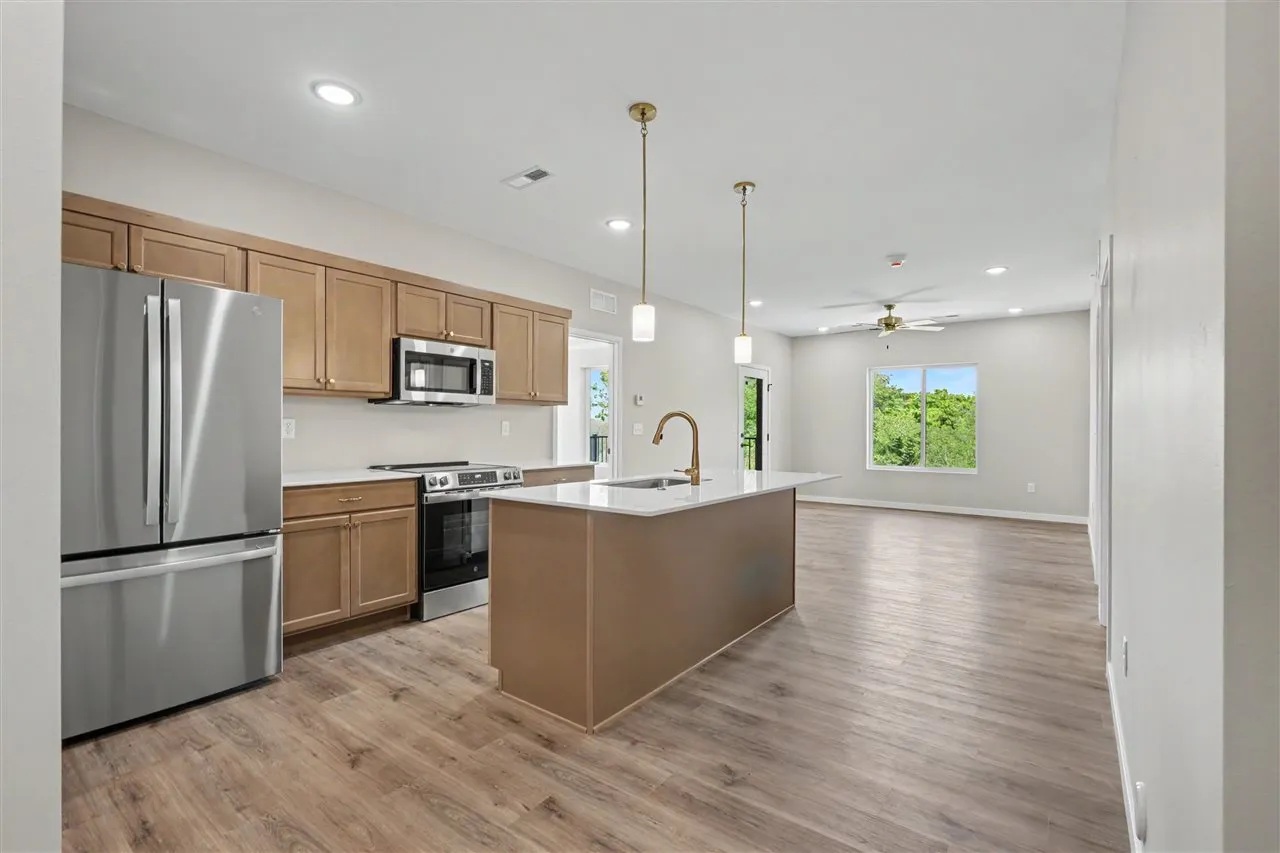 4428 Deer Creek Rd Unit 302, Iowa City, Iowa 52246 – Property Featured Image