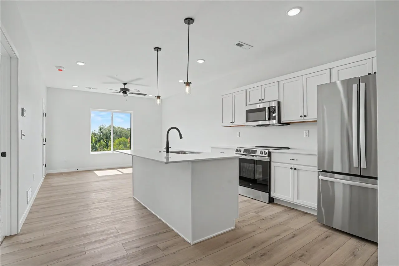 4428 Deer Creek Rd Unit 207, Iowa City, Iowa 52246 – Property Featured Image