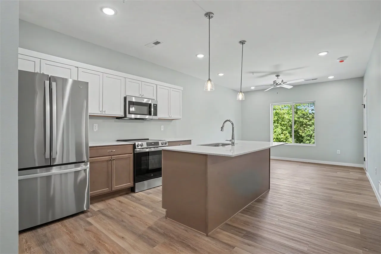 4428 Deer Creek Rd Unit 204, Iowa City, Iowa 52246 – Property Featured Image