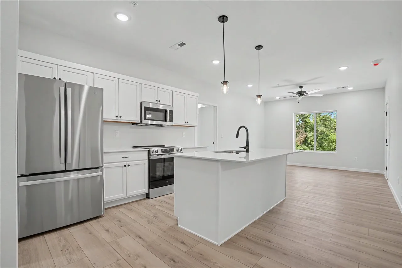 4428 Deer Creek Rd Unit 206, Iowa City, Iowa 52246 – Property Featured Image