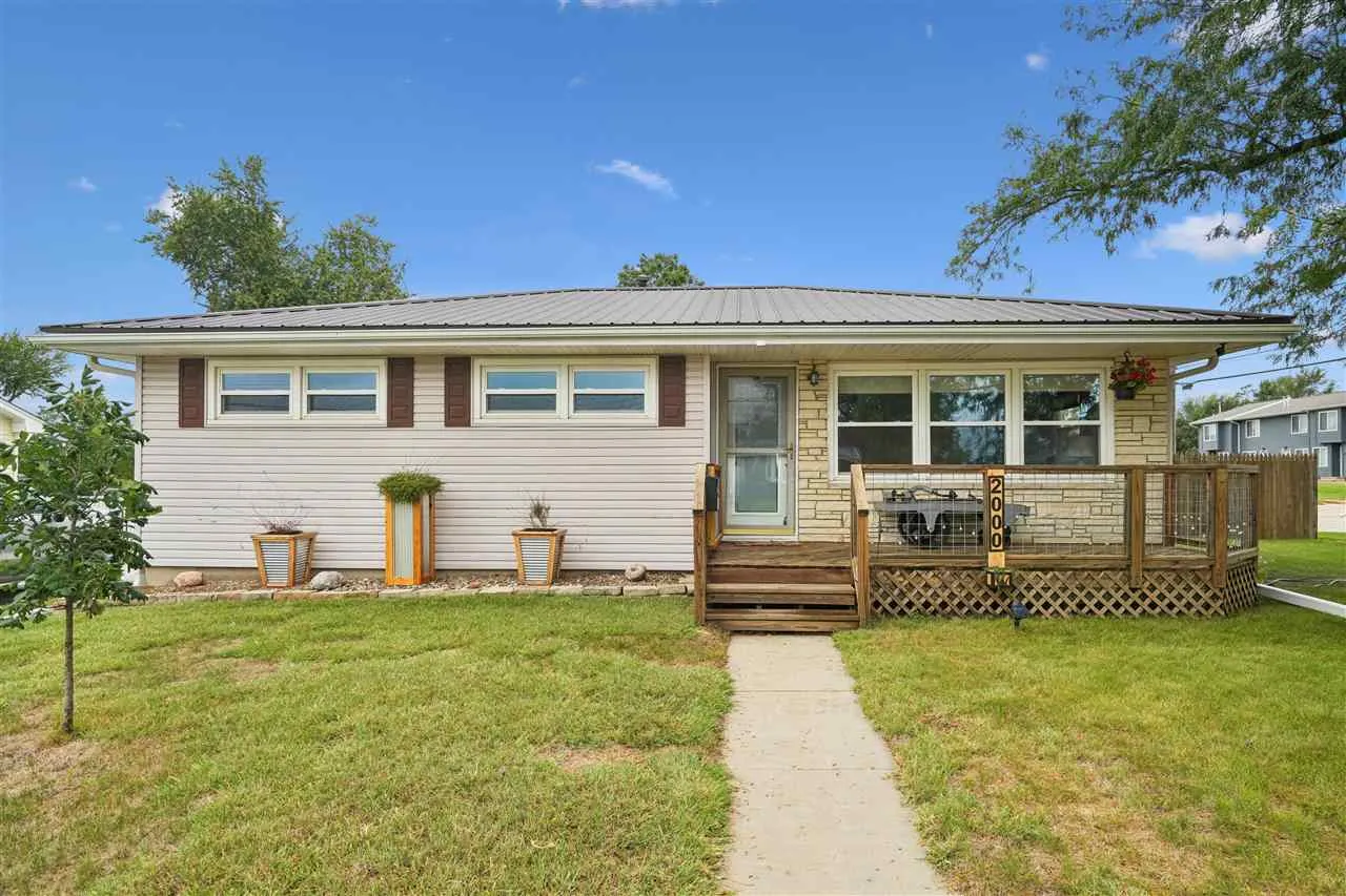 2000 Lauren Dr SW, Cedar Rapids, Iowa 52404 – Property Featured Image