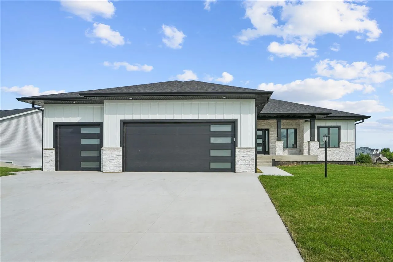 4177 Buckingham Ln, Iowa City, Iowa 52245 – Property Featured Image
