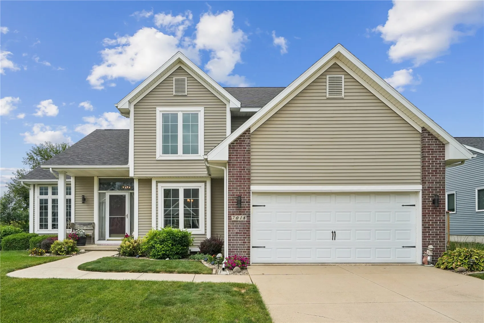 7018 Prairie Heights Drive SW, Cedar Rapids, Iowa 52404 – Property Featured Image