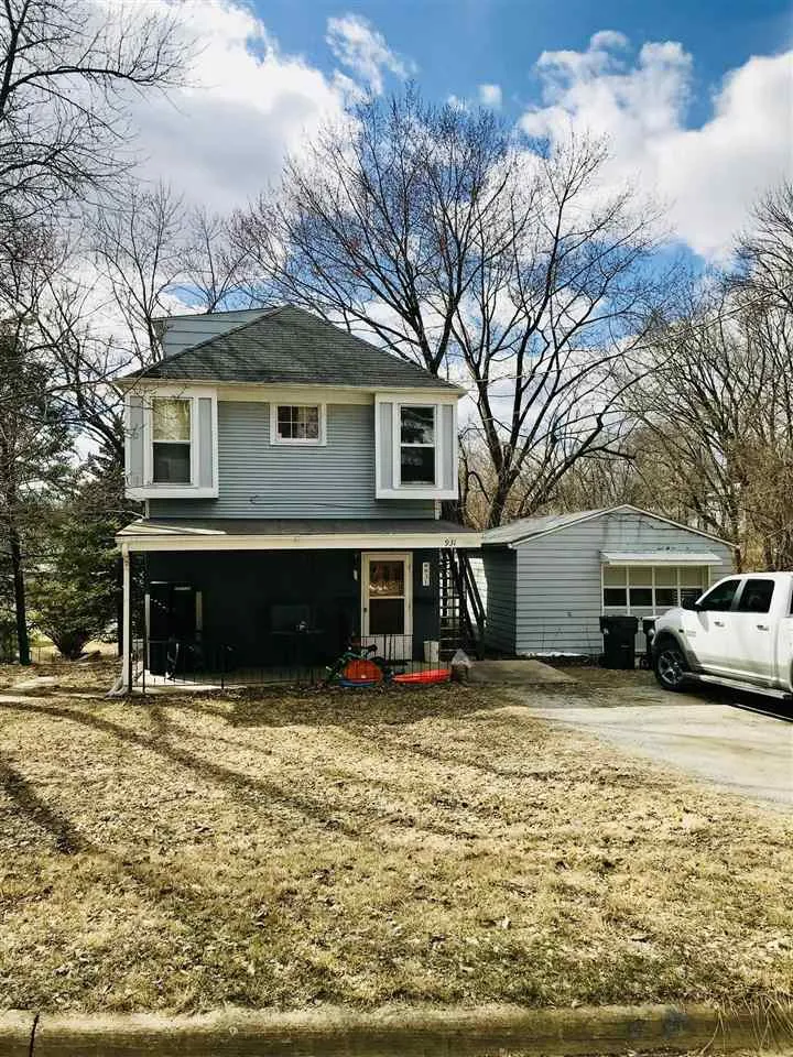 931 Dewey St, Iowa City, Iowa 52240 – Property Featured Image