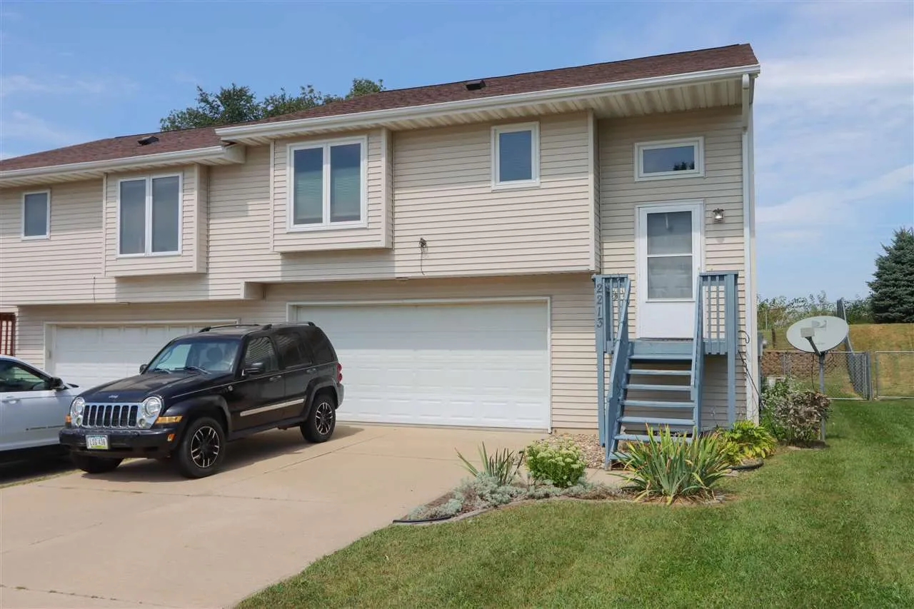 2213 13th St, Coralville, Iowa 52241 – Property Featured Image