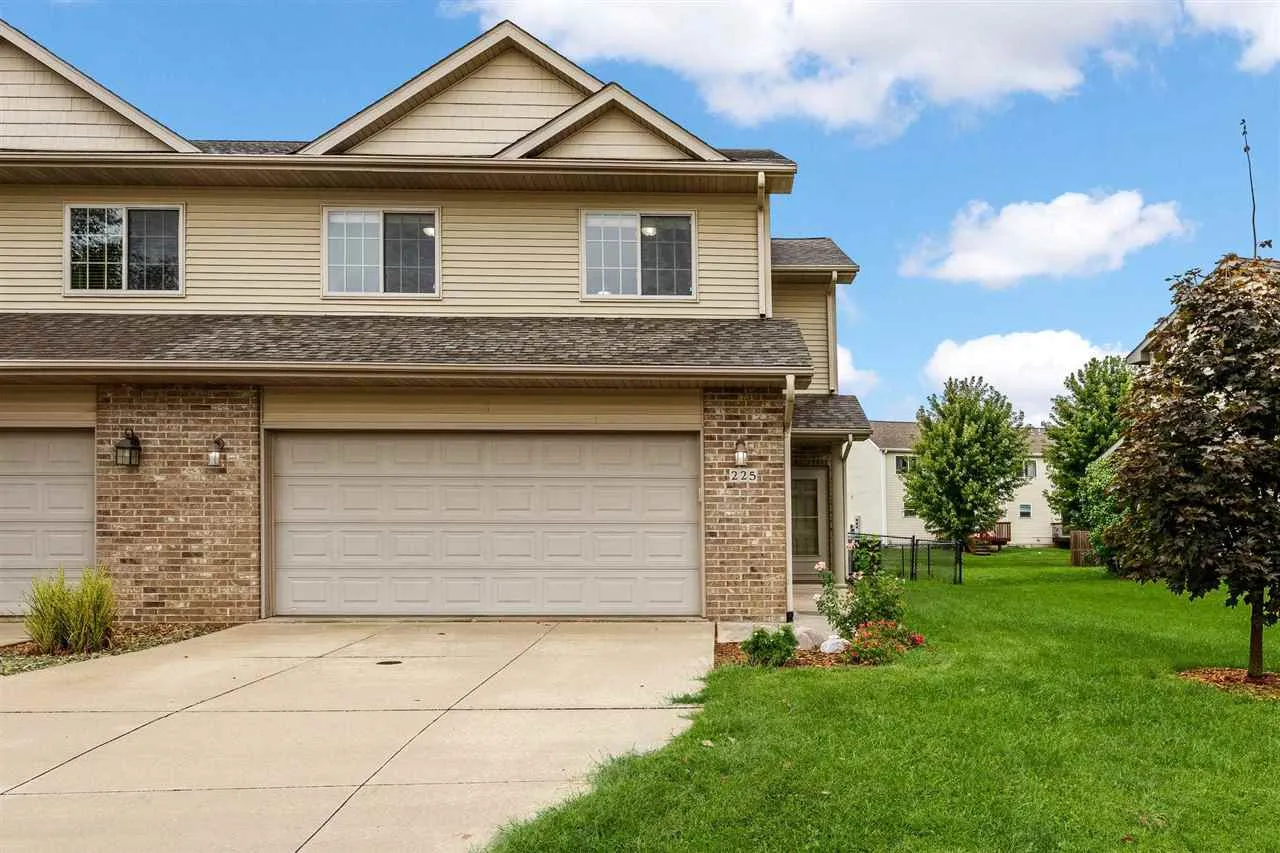 225 S Park Ridge Road, North Liberty, Iowa 52317 – Property Featured Image