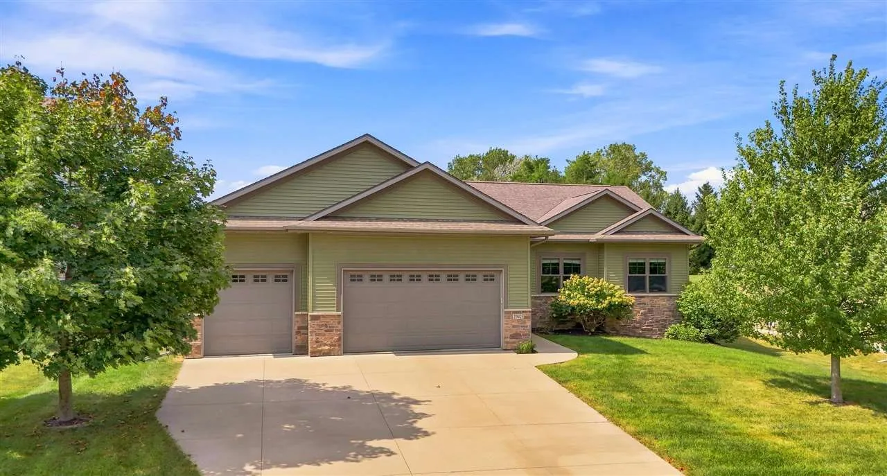 2942 High Bluff Dr., Coralville, Iowa 52241 – Property Featured Image