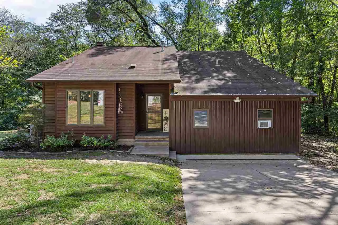 2256 Mehaffey Bridge Rd NE, North Liberty, Iowa 52317 – Property Featured Image