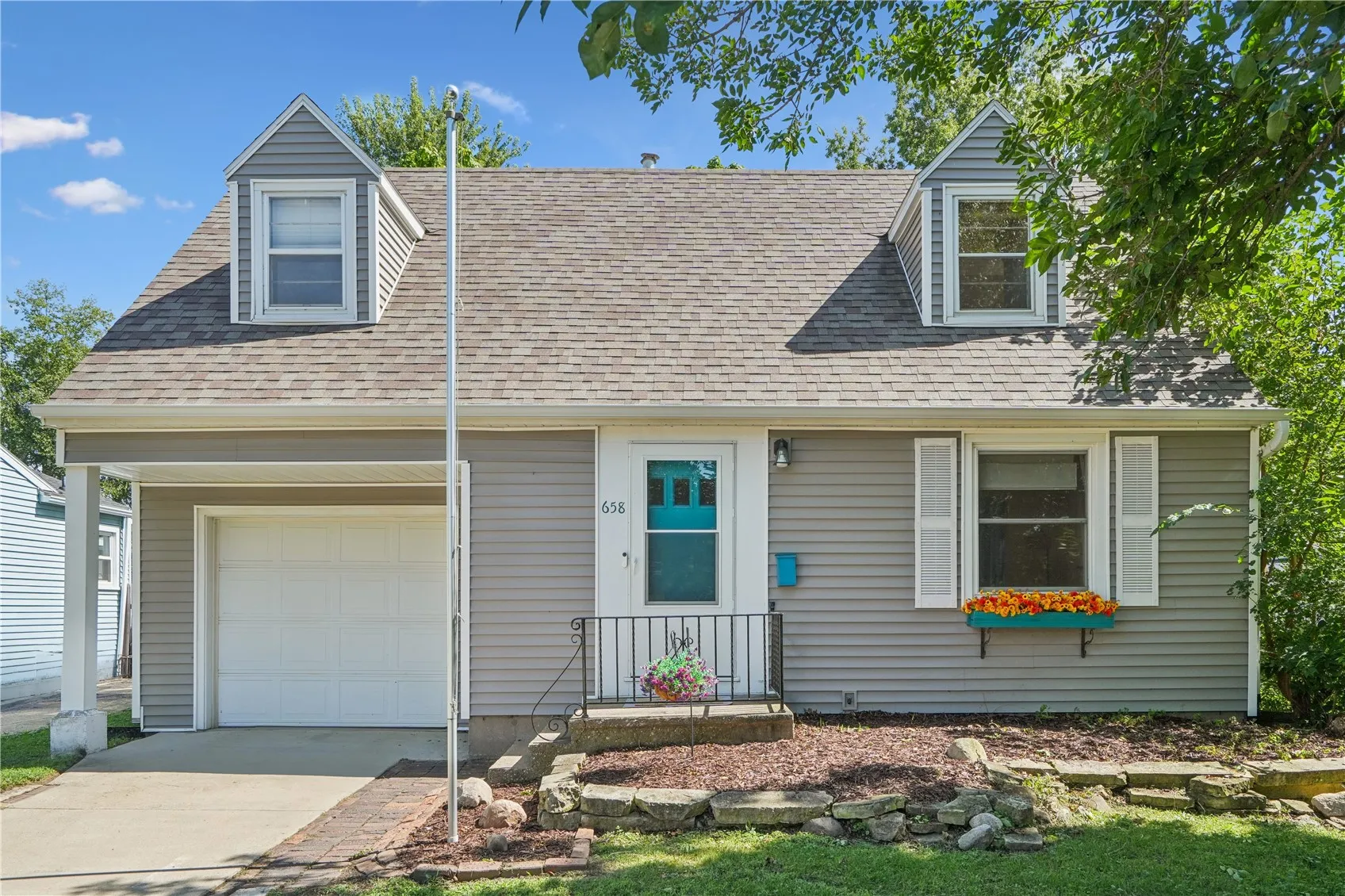658 28th St Court SE, Cedar Rapids, Iowa 52403 – Property Featured Image