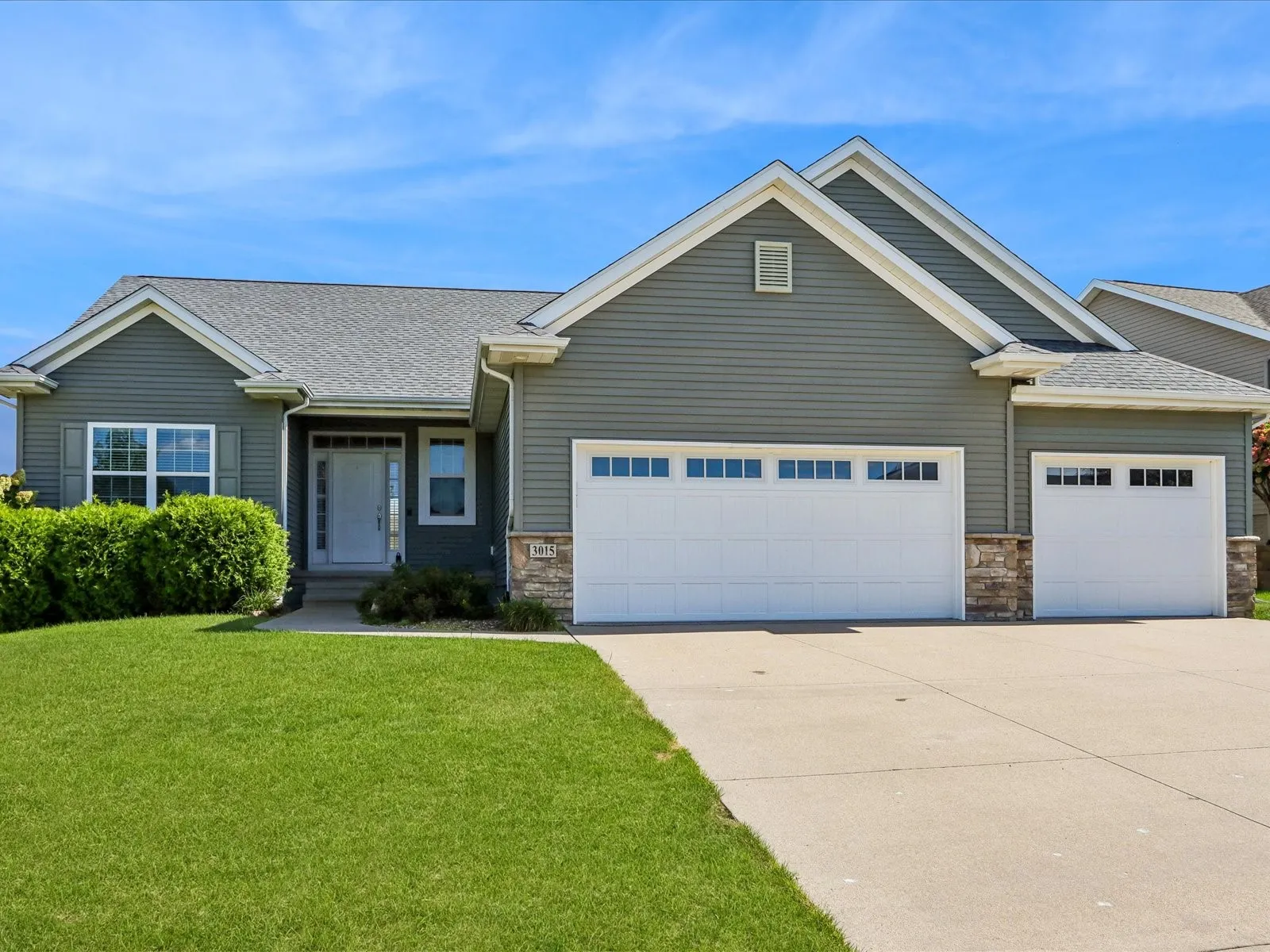 3015 Hillsboro Drive SW, Cedar Rapids, Iowa 52404 – Property Featured Image