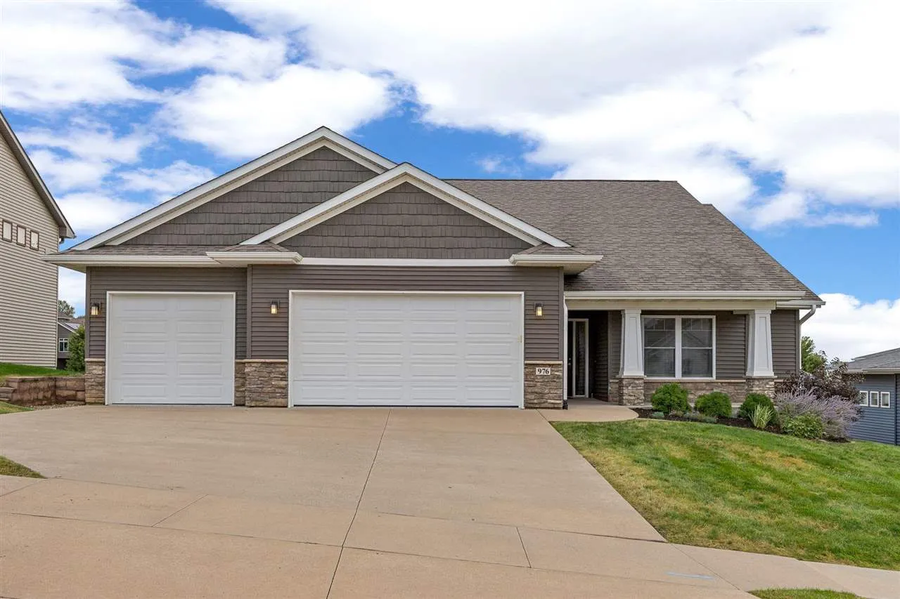 976 Camp Cardinal Rd, Iowa City, Iowa 52246 – Property Featured Image