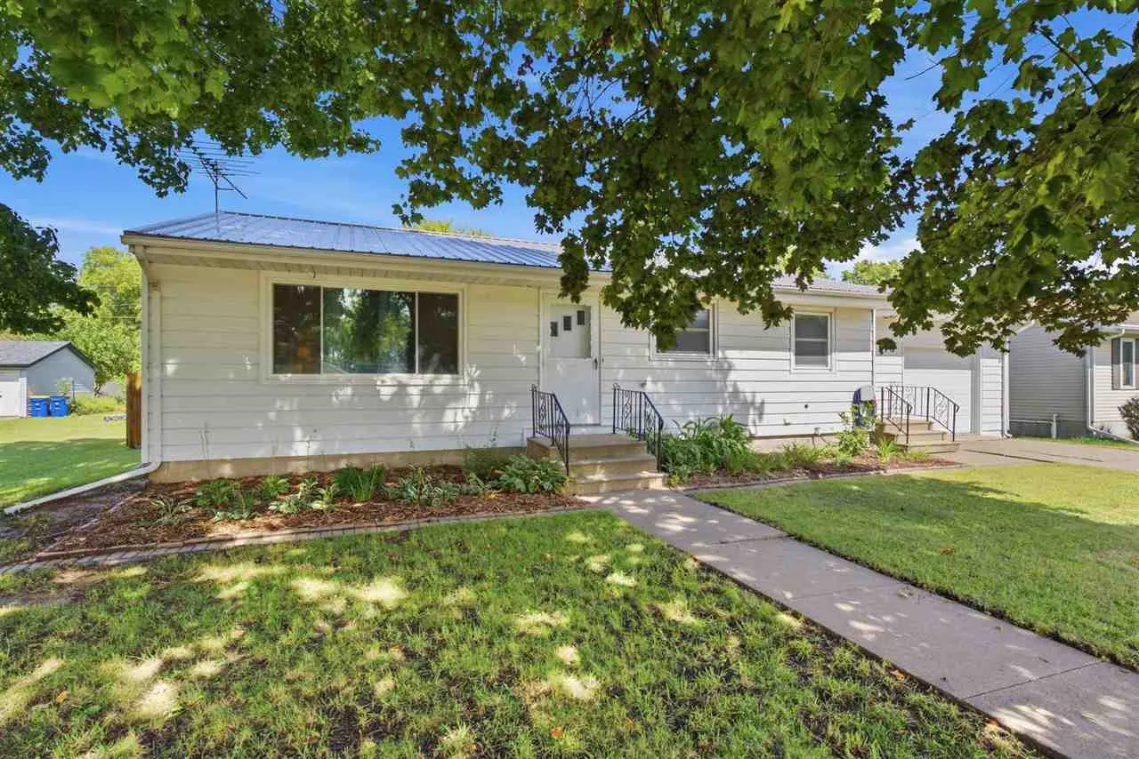 1306 E 2nd Street, Washington, Iowa 52353 – Property Featured Image