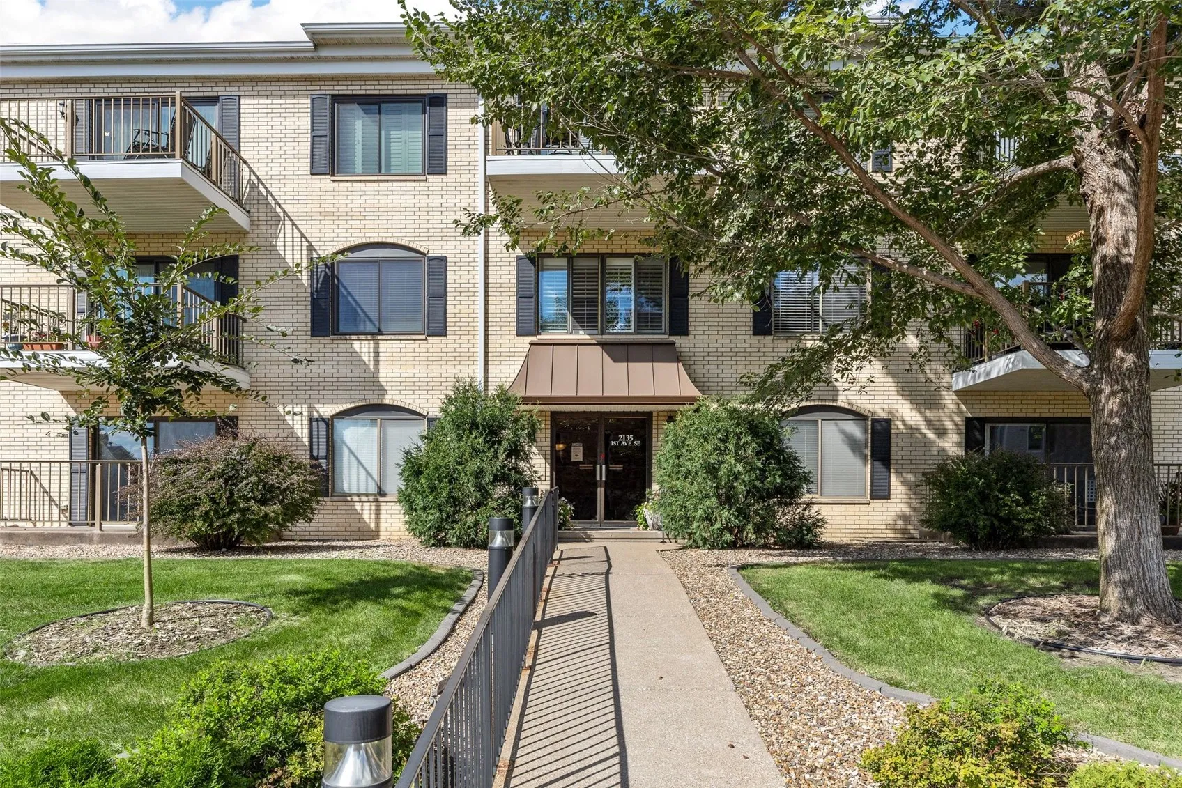 2135 1st Avenue SE Unit 329, Cedar Rapids, Iowa 52403 – Property Featured Image