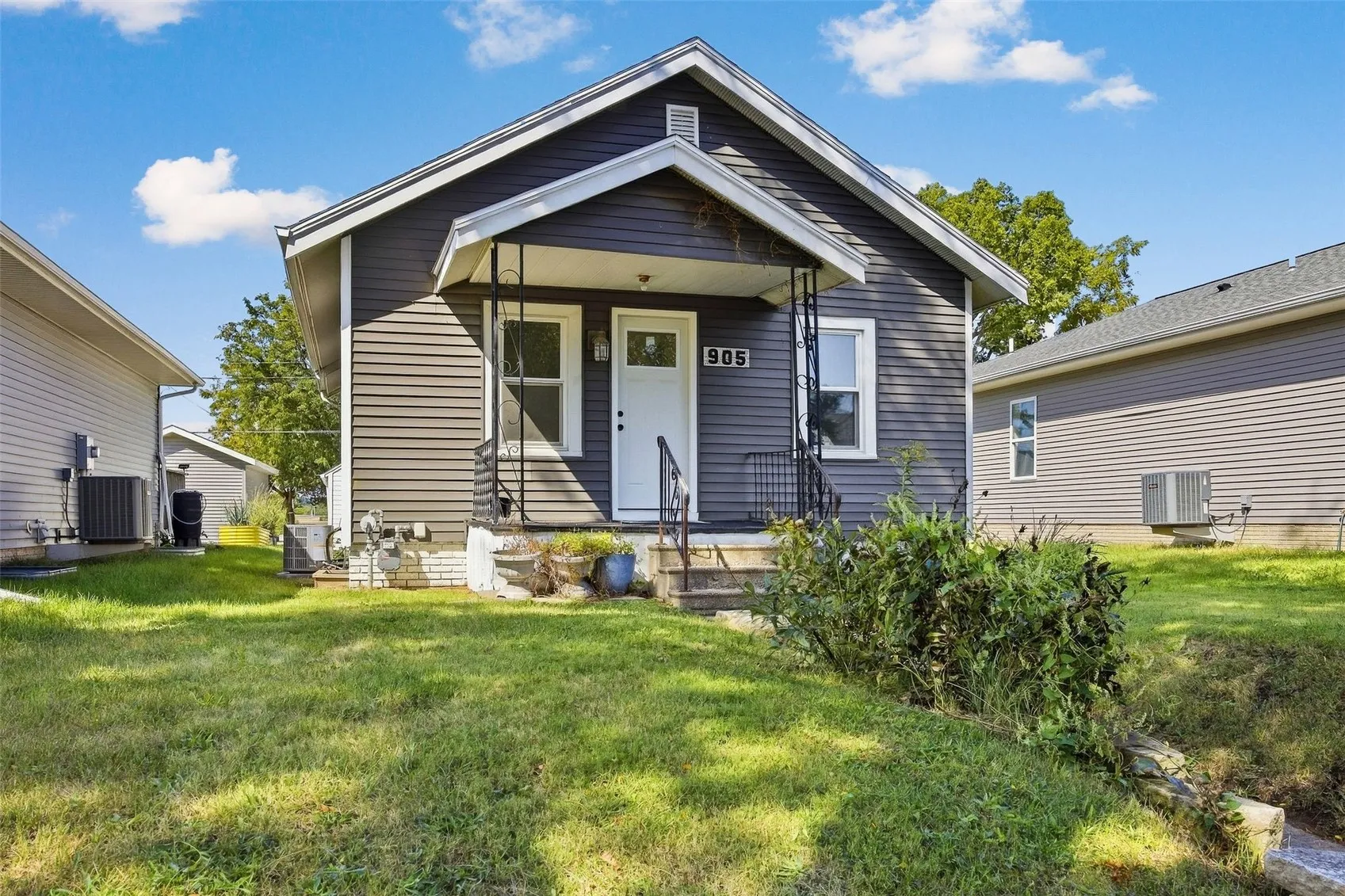 905 12th St NE, Cedar Rapids, Iowa 52402 – Property Featured Image