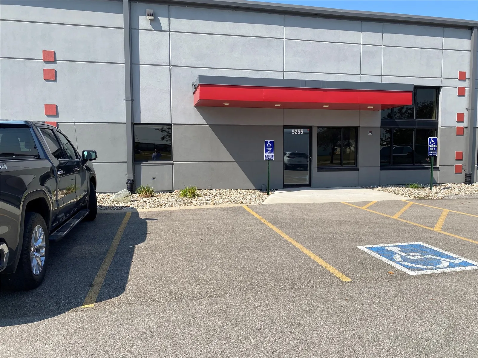 5255 Rockwell Drive NE Unit 4, Cedar Rapids, Iowa 52402 – Property Featured Image