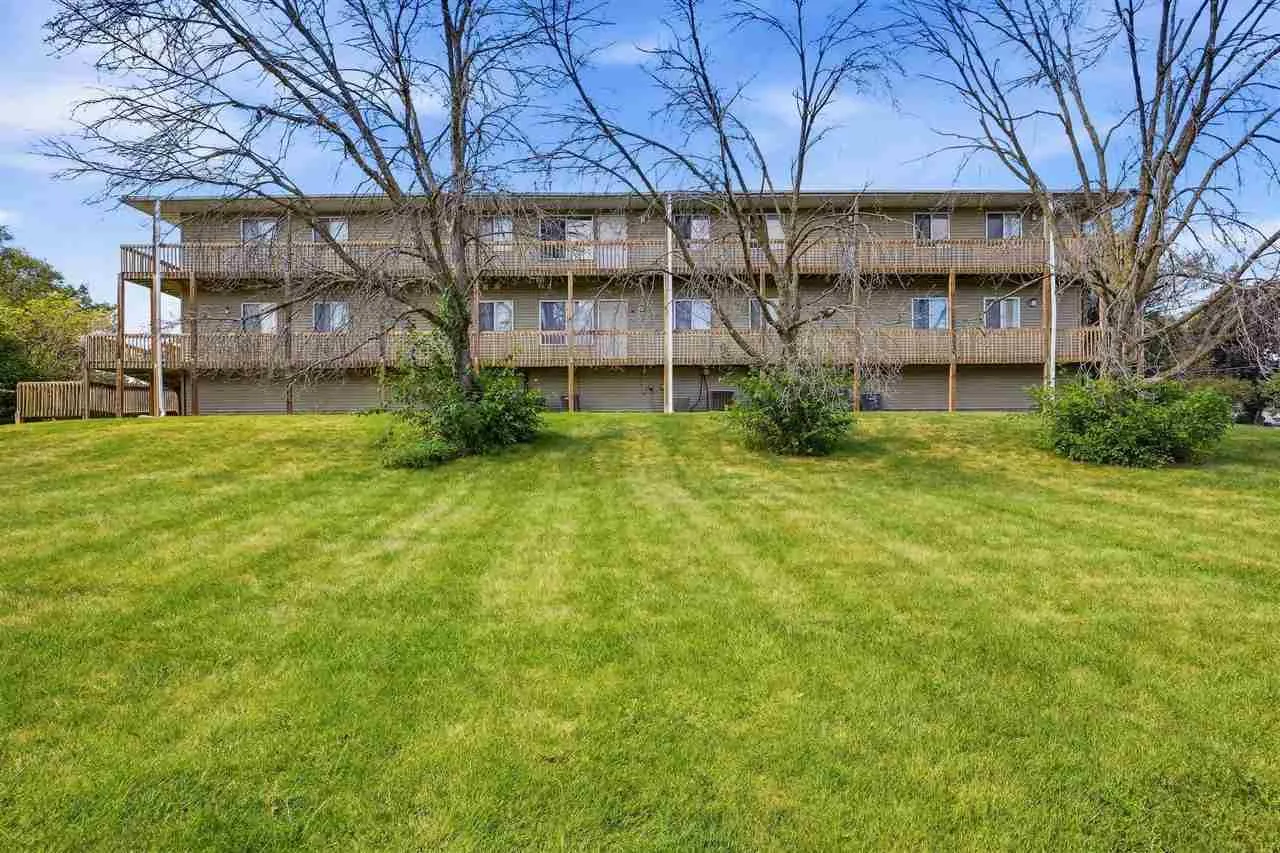 405 W Zeller St, North Liberty, Iowa 52317 – Property Featured Image