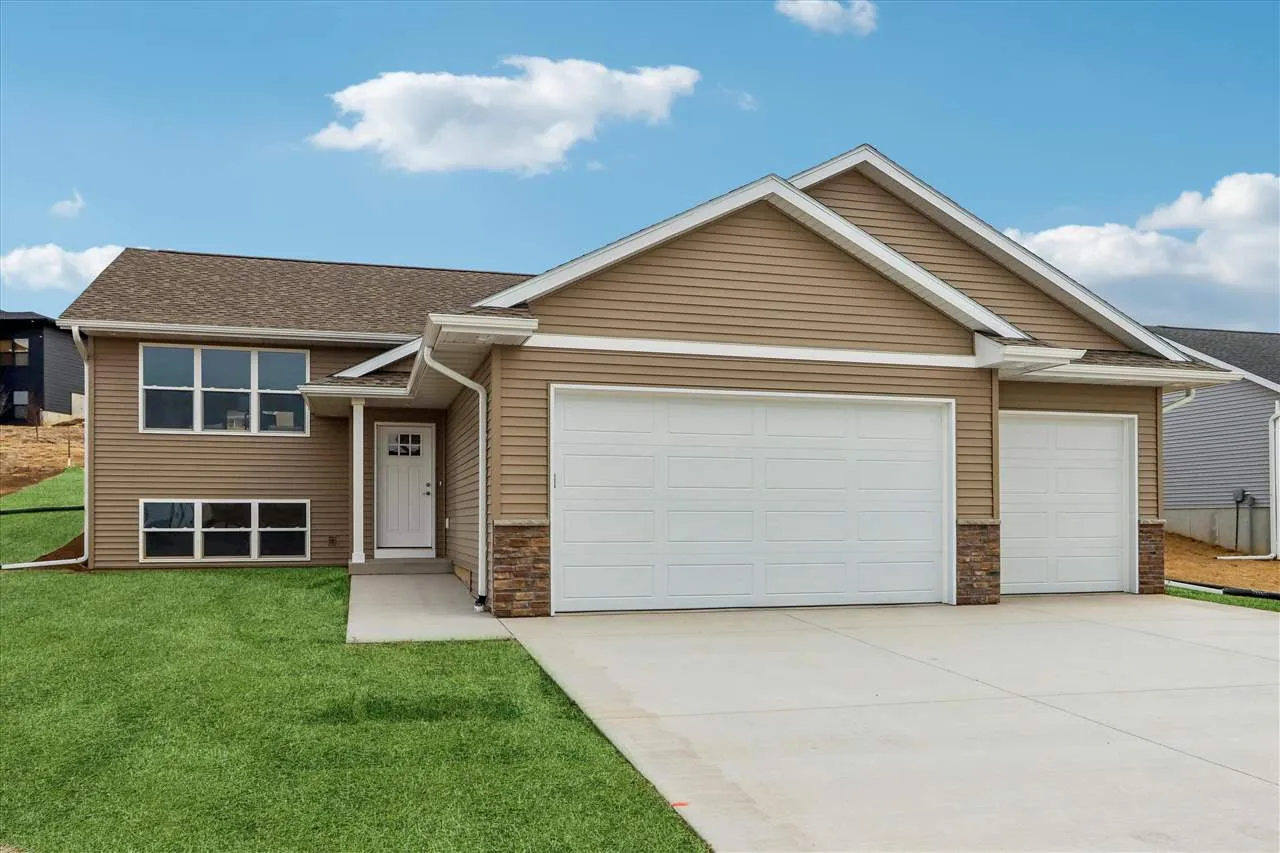 189 Karen Drive, Williamsburg, Iowa 52361 – Property Featured Image