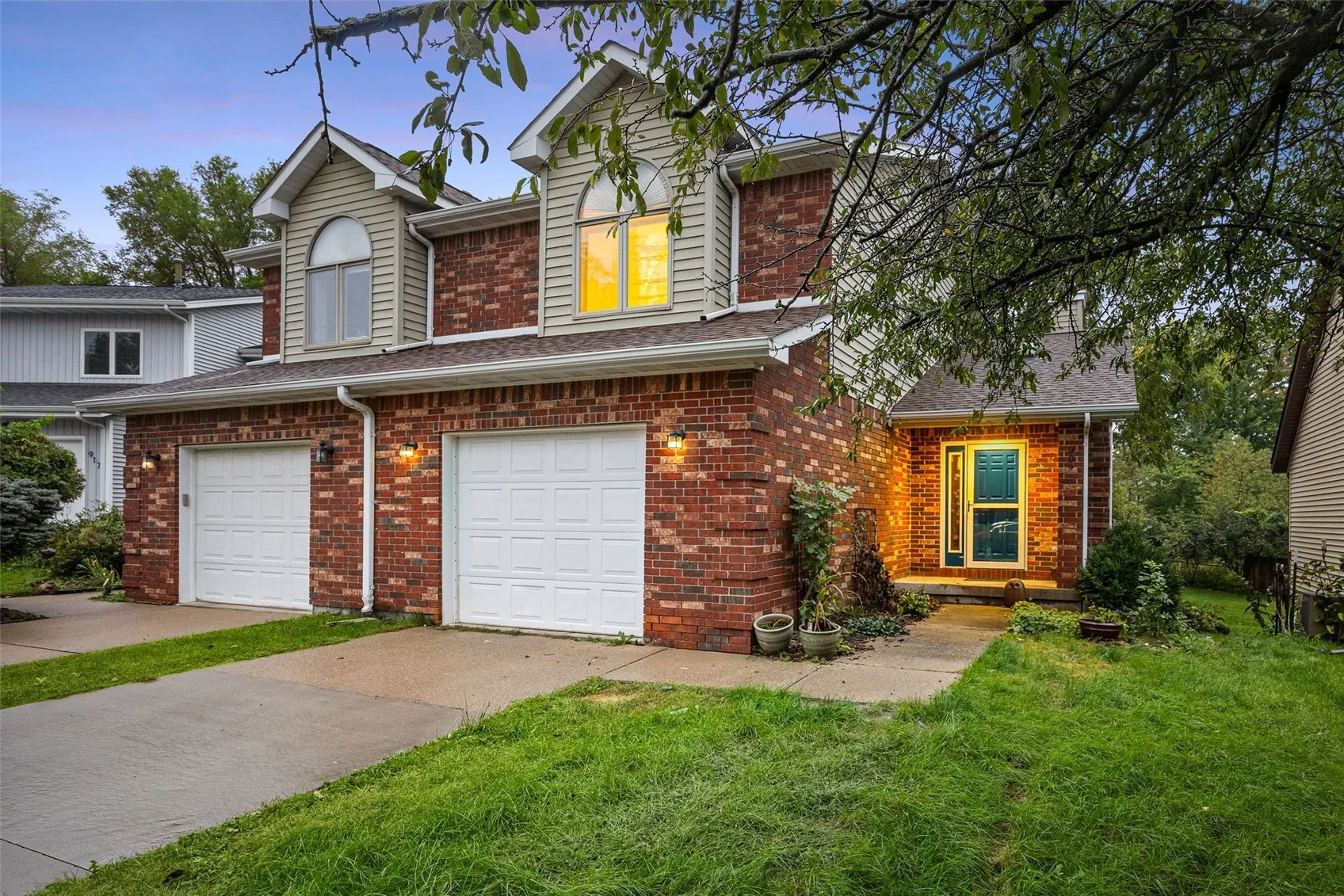 909 Dover Street, Iowa City, Iowa 52245 – Property Featured Image