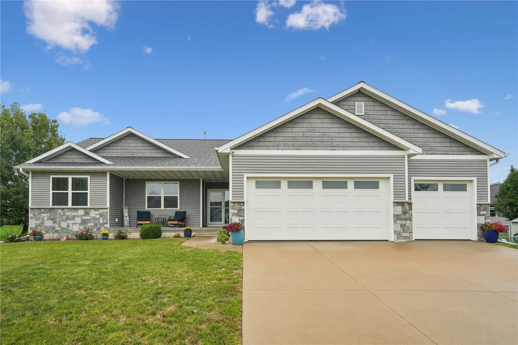 716 Tiburan Lane NE, Cedar Rapids, Iowa 52402 – Property Featured Image