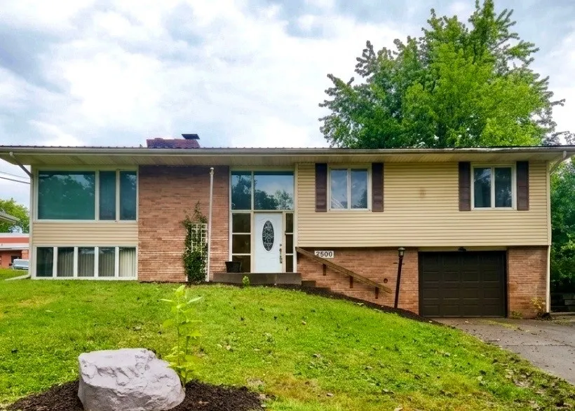 2900 Westwood Drive NW, Cedar Rapids, Iowa 52405 – Property Featured Image