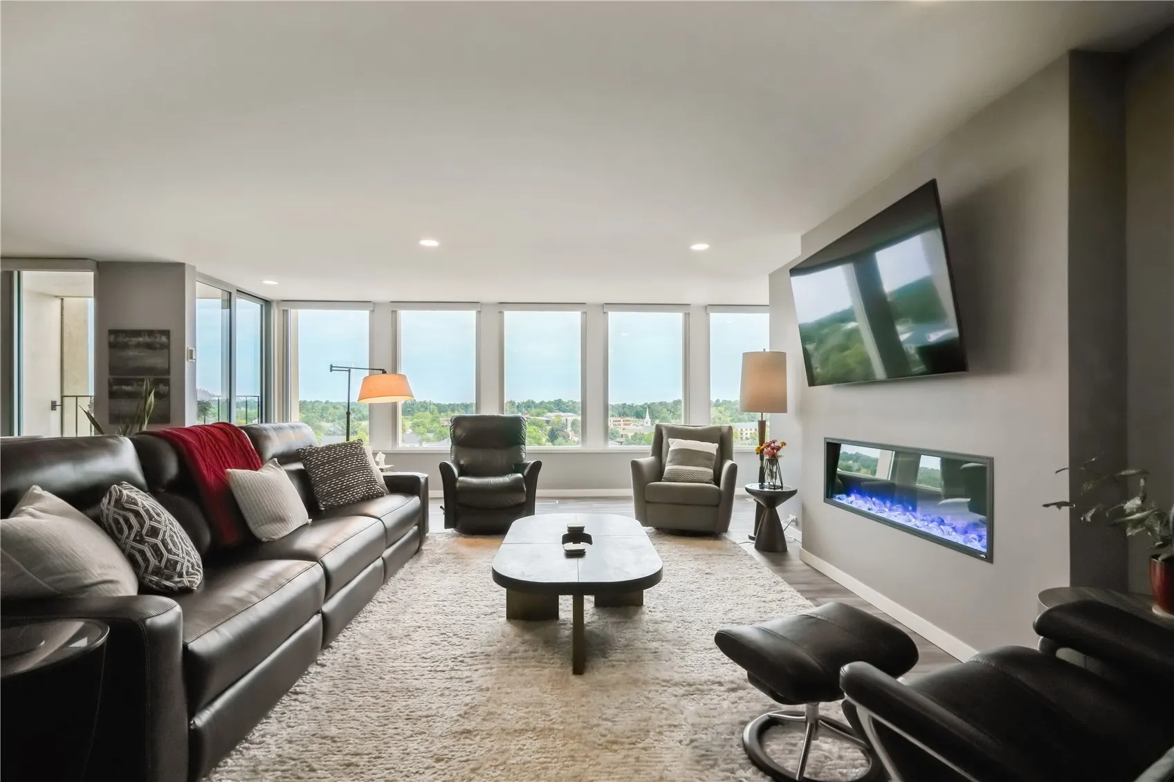 2222 1st Avenue NE Unit 907, Cedar Rapids, Iowa 52402 – Property Featured Image