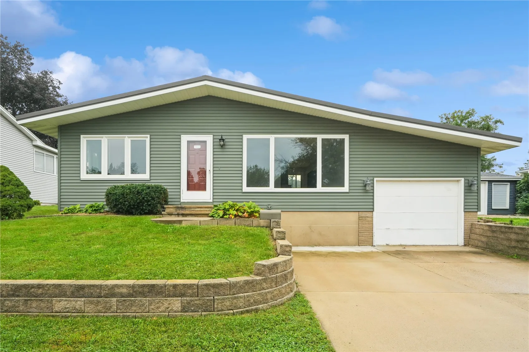 1535 McGowan Blvd, Marion, Iowa 52302 – Property Featured Image