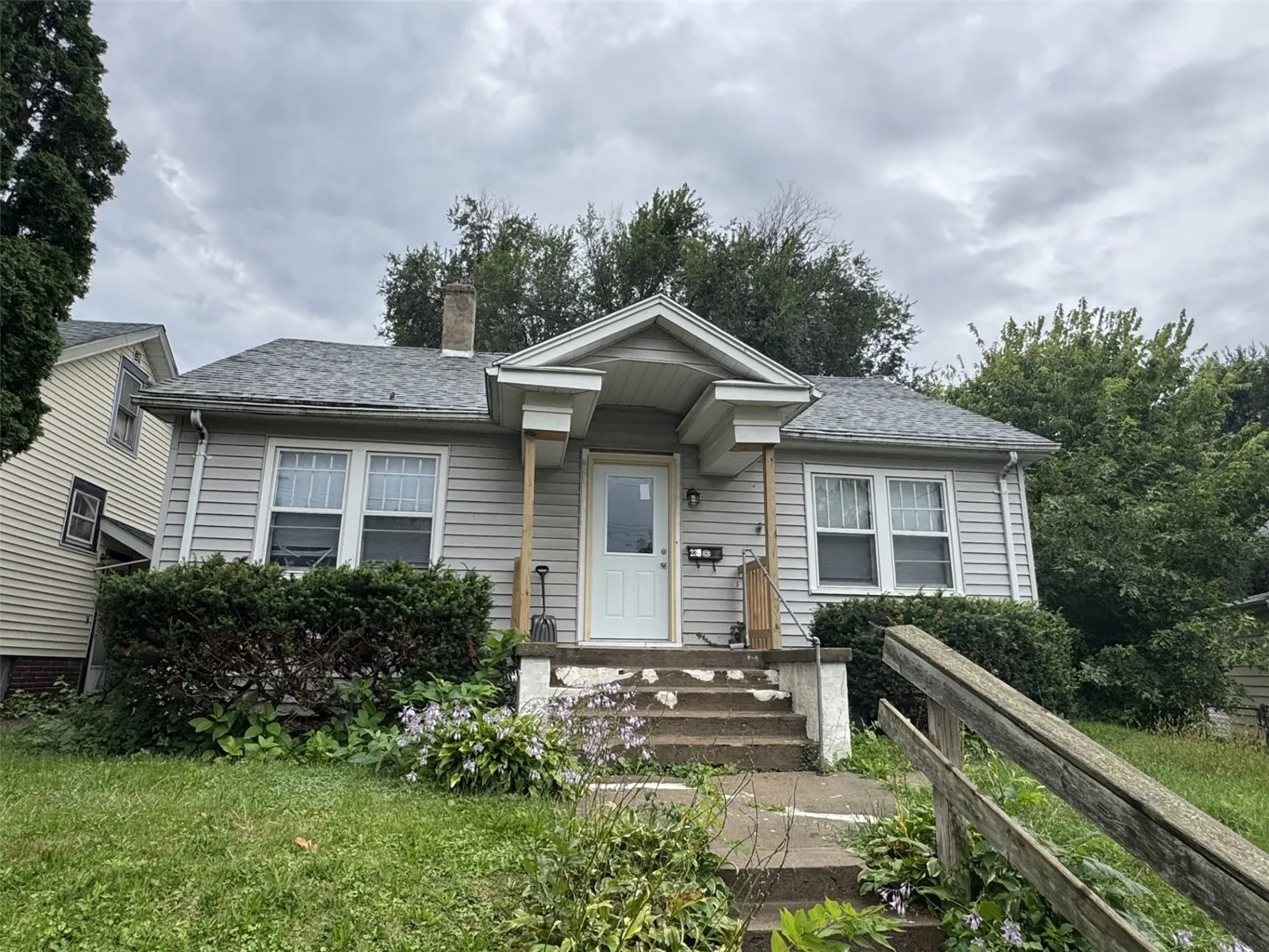 238 11th Street NW, Cedar Rapids, Iowa 52405 – Property Featured Image