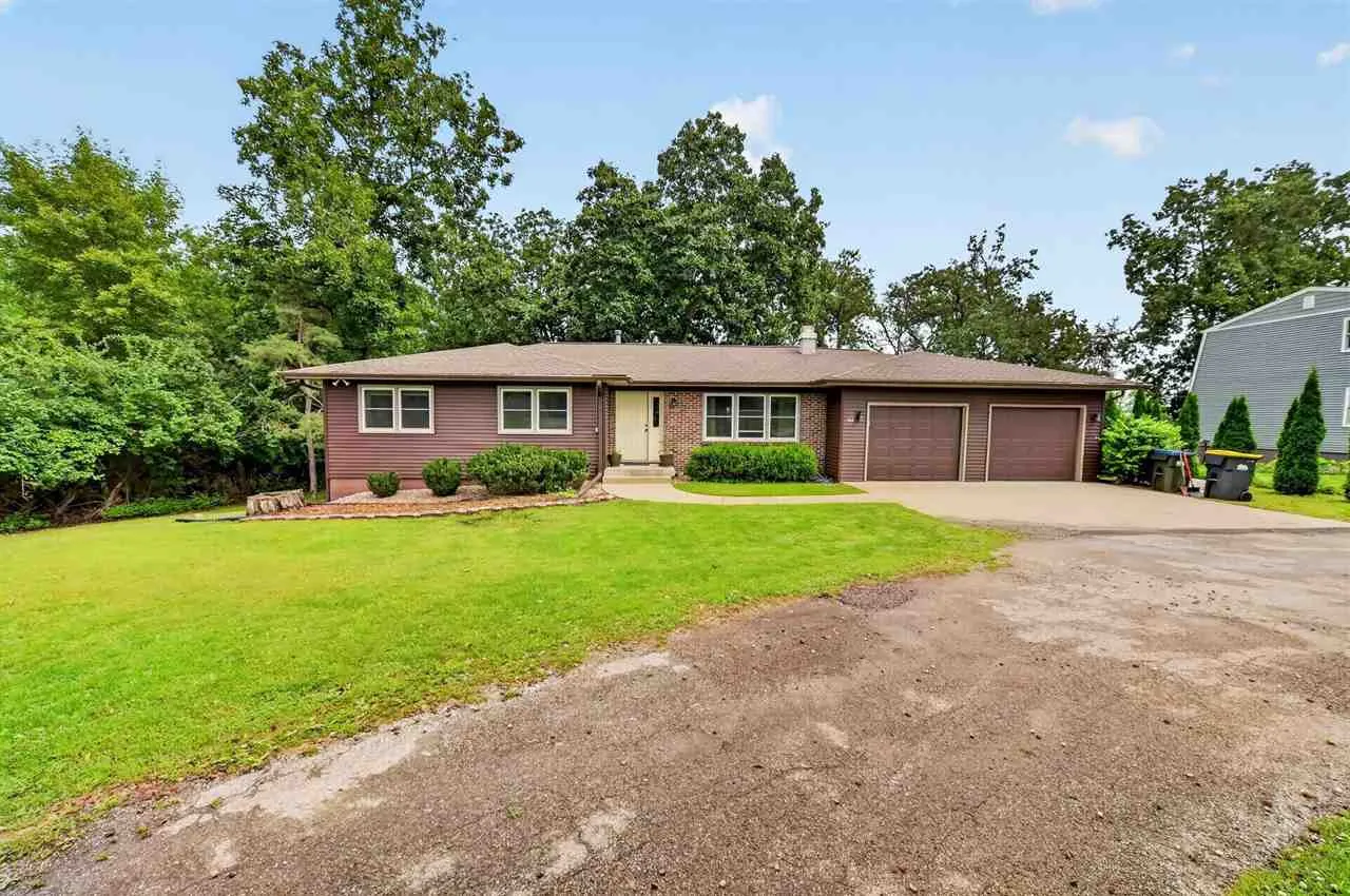 164 Hummingbird Lane, Iowa City, Iowa 52245 – Property Featured Image