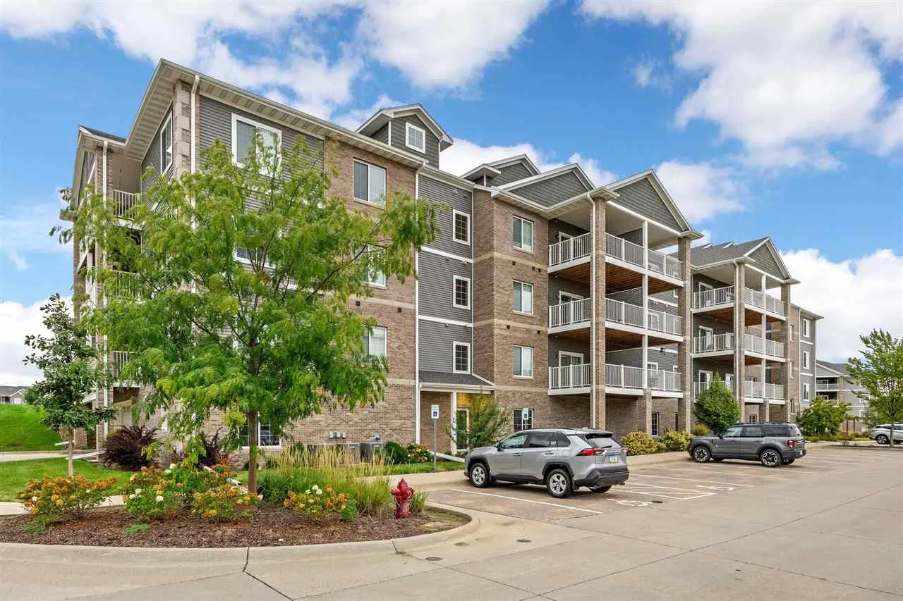 2871 Spring Rose Circle Unit 304, Coralville, Iowa 52241 – Property Featured Image