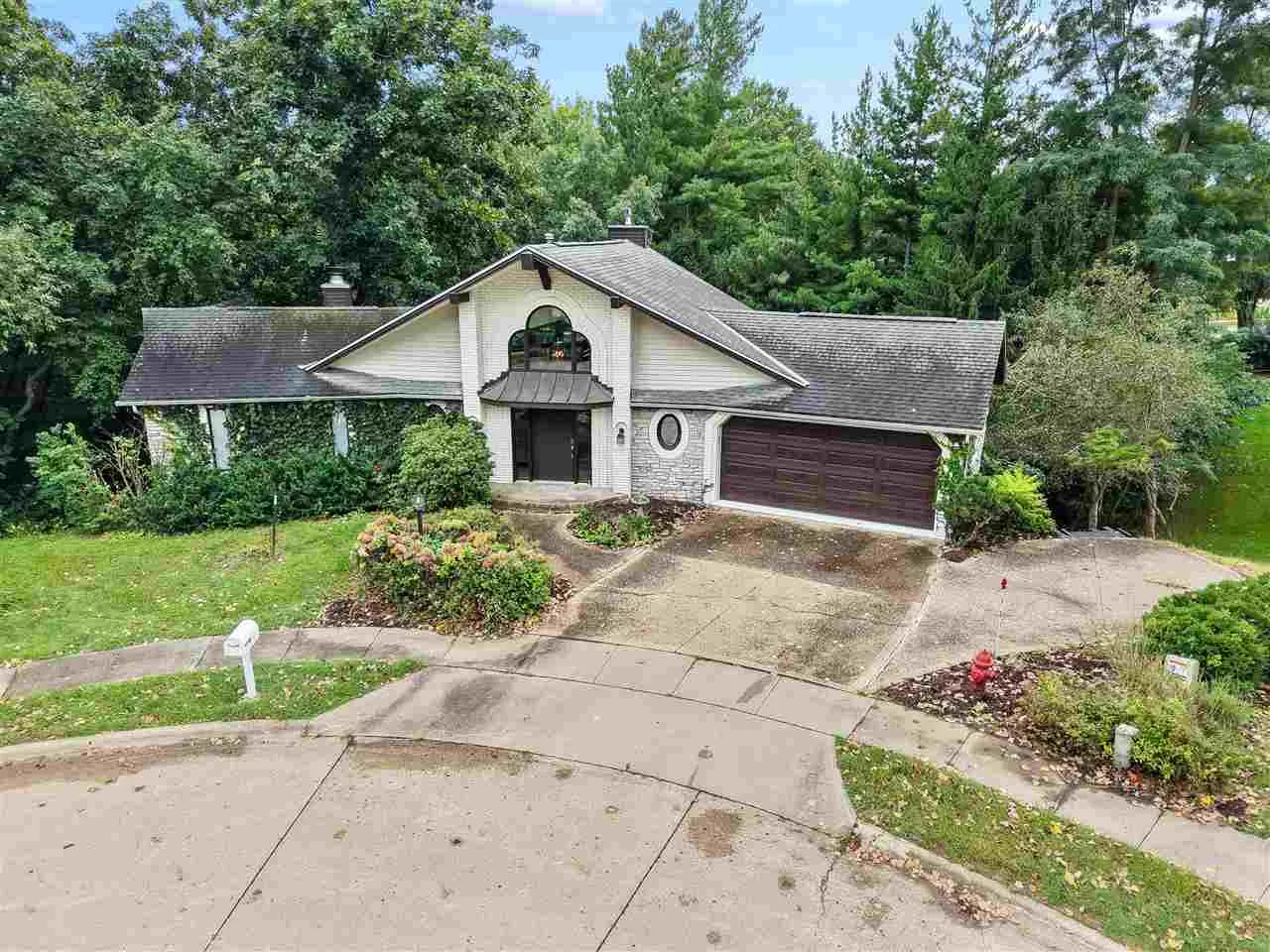 10 Brown Deer Knoll, Coralville, Iowa 52241 – Property Featured Image